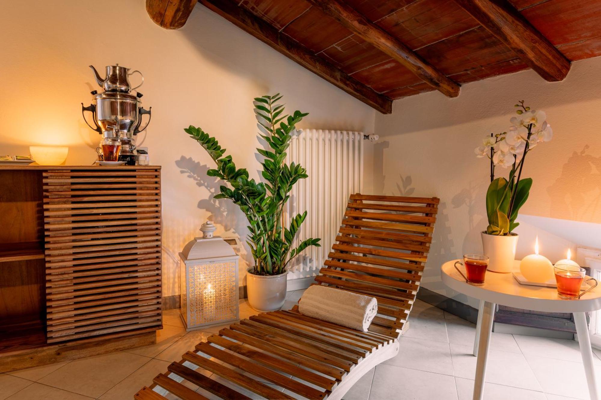 לוקה Villa Romantica Wellness & Spa מראה חיצוני תמונה